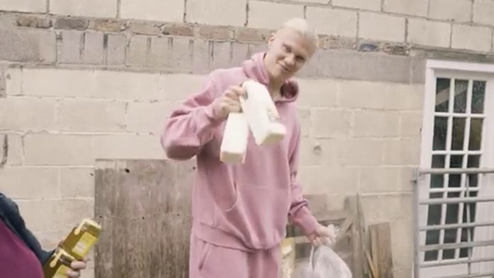 “Bebo leche cruda, es un súper alimento”: la revelación de Erling Haaland que abrió el debate en Inglaterra