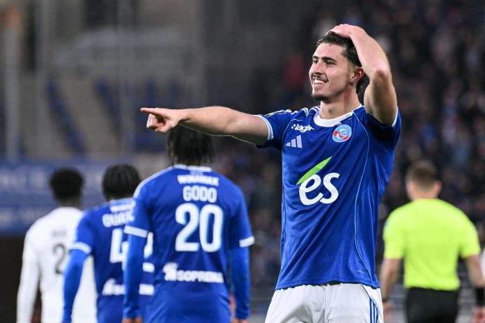 El DT del argentino Joaquín Panichelli explicó por qué es un goleador de la “vieja escuela” y lo comparó con una leyenda del fútbol