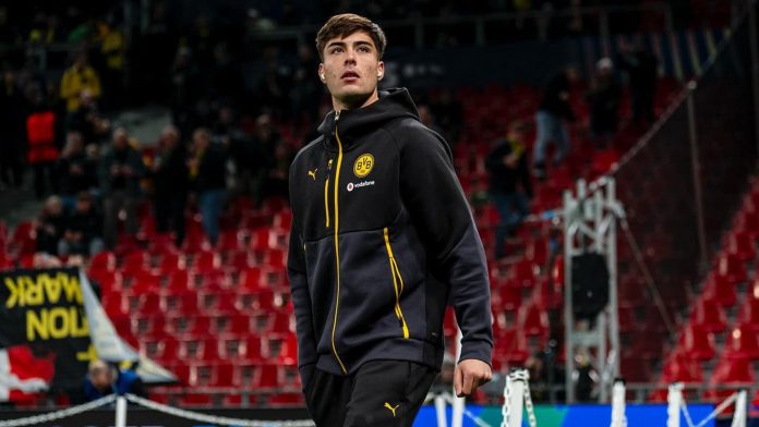 El presente de Aron Anselmino en el Borussia Dortmund tras los elogios del debut y la lesión que lo marginó