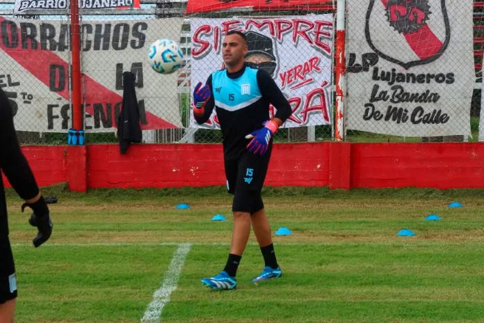 Fue campeón con la selección argentina, es dirigido por Luis Ventura y trabaja de mecánico: “Hay mucho prejuicio en el fútbol”