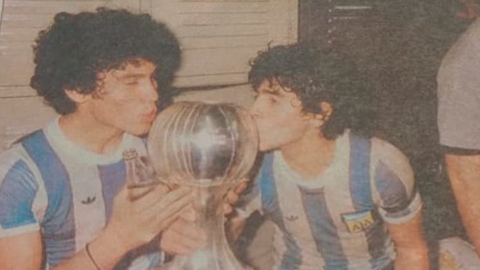 Fue campeón del mundo con Maradona y compartió una foto histórica: la frase de su última charla que le quedó “para toda la vida”