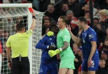 Insólita expulsión en la Premier League: discutió con un compañero, le pegó un cachetazo y el árbitro le mostró la roja directa