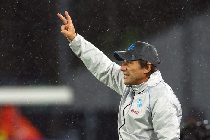 Los hinchas del Nápoli recordaron a Maradona a cinco años de su muerte y Conte le dedicó el triunfo