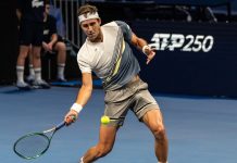 Tomás Etcheverry debutó con un triunfo en el ATP de Atenas, el torneo organizado por la familia Djokovic