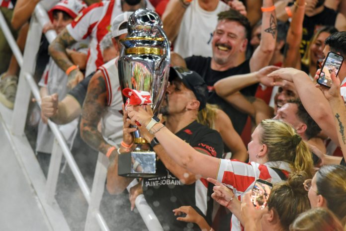 La frase de Verón sobre el valor del título tras la polémica por el pasillo y su emoción por el gesto de los jugadores de Estudiantes