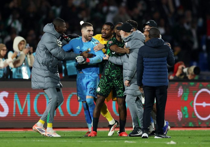 El ataque de ira de uno de los hijos de Zinedine Zidane tras la “masacre arbitral” que eliminó a Argelia de la Copa Africana