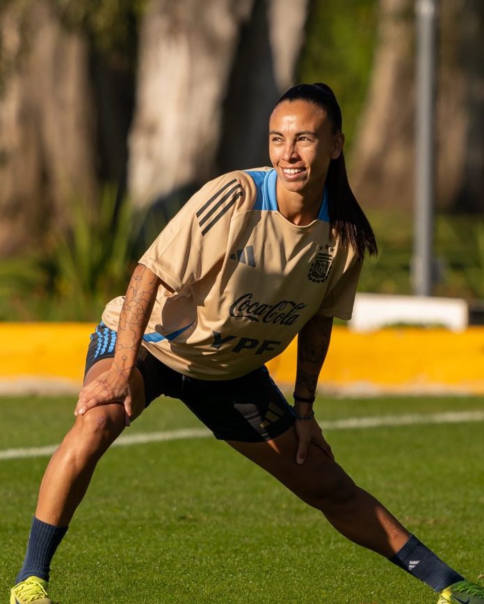 Es policía y jugará la Copa América femenina con la selección argentina: “Un verdadero ejemplo de compromiso y superación”