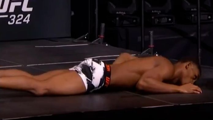 Impactante: un luchador de UFC colapsó tras el pesaje y se desplomó en el escenario