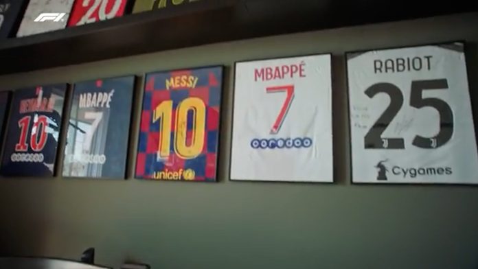 Pierre Gasly mostró el museo que tiene en su casa y su gran colección de camisetas de fútbol