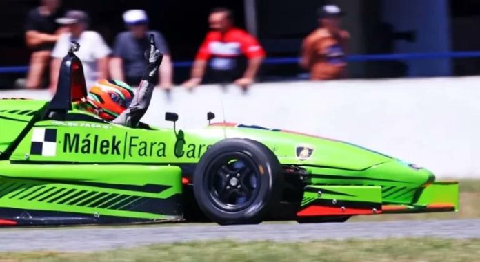 Polémica definición en una carrera por un toque en la última vuelta: “Hizo todo lo que no hay que hacer”