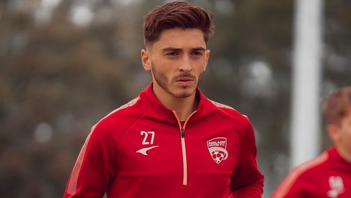 Un futbolista denunció que lo despidieron por ser homosexual: la respuesta de su ex club