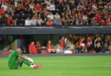 El video de la fractura de peroné que sufrió Gabriel Arias y lo dejará afuera del clásico rosarino de Newell’s-Central