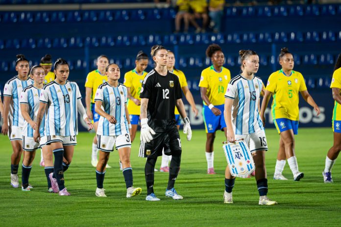 La selección argentina cayó 4-0 ante Brasil en el Sudamericano femenino Sub 20