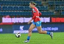 “No entro a la ducha sin revisarla”: la confesión de una futbolista que fue grabada en secreto por su entrenador durante cuatro años