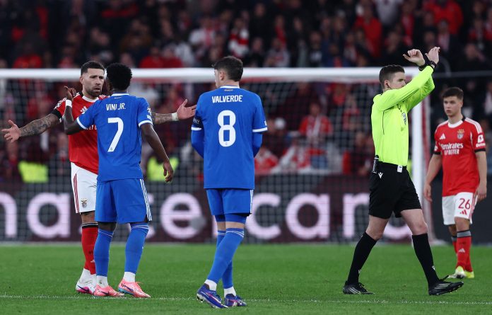 Tras su gol en Real Madrid-Benfica, Vinícius acusó al argentino Prestianni por un insulto racista: la secuencia de la polémica