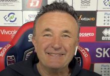 Fin de una era: el entrenador que se despidió a sí mismo tras 44 años en el cargo