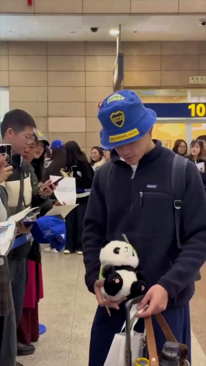 Furor por Franco Colapinto en China para la carrera de Fórmula 1: de la gorra de Boca a los regalos de los fanáticos