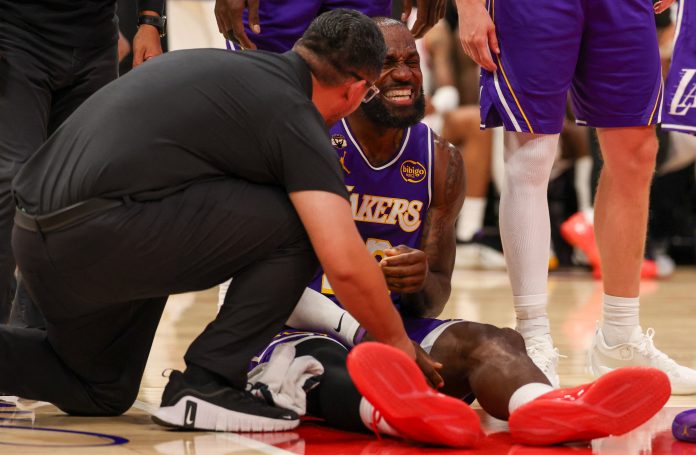 “Me siento fatal”: LeBron James se refiriró al peso de los años y el desgaste físico