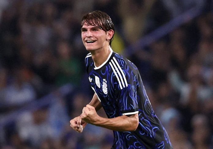 Nico Paz anotó su primer gol con la camiseta de la selección argentina: su gran tiro libre ante Mauritania en La Bombonera
