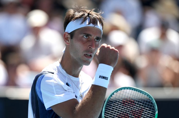 Tomás Etcheverry frenó a la revelación española y avanzó a octavos de final en el Miami Open