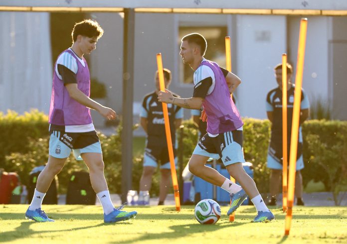 Tres perlitas de la conferencia de Scaloni: la “aparición” de Aranda, la situación de Mastantuono y una tajante frase sobre Di María