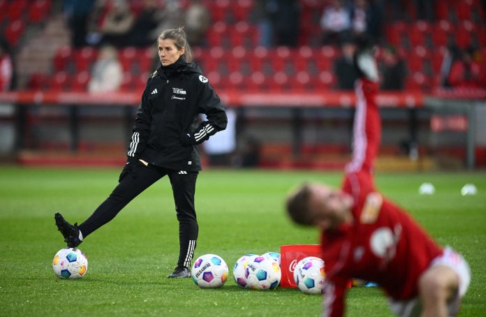 Histórico: una entrenadora fue elegida para dirigir un equipo masculino en una importante liga de fútbol en Europa