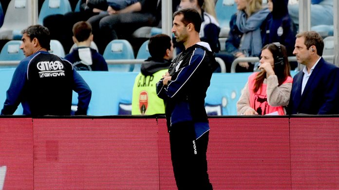 Los explosivos posteos del ex técnico de Gimnasia La Plata tras ser despedido: “Me echan del club, de mi casa”