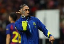 Los polémicos gestos de Raphinha a los fanáticos del Atlético de Madrid tras la eliminación del Barcelona de la Champions