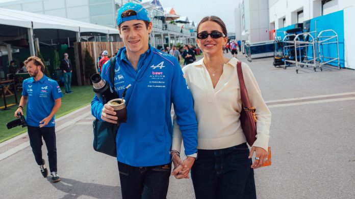 El apasionado beso entre Franco Colapinto y Maia Reficco tras el histórico sexto puesto en el Gran Premio de Canadá