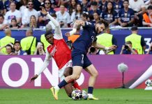 El claro penal sobre Kvaratskhelia que le permitió al PSG igualar la final de Champions League ante Arsenal