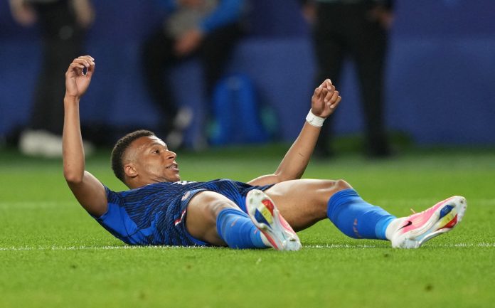 Mbappé convirtió dos goles en la victoria ante Irak, llegó a los 16 tantos y acecha a Messi como el máximo artillero de los Mundiales