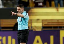 Piden apartar a un árbitro del VAR en el Mundial por hacer un gesto de supremacía blanca antes de un partido