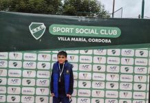 Tiene 8 años, descubrió el tenis en una plaza y ya compitió en el Nacional de Menores: el sorprendente camino de Tomás