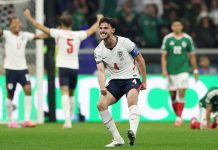 La broma pesada de una figura de Inglaterra: fingió una lesión durante los festejos en el vestuario y preocupó a su entrenador