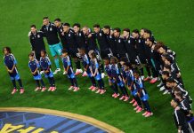 La leyenda que ideó el nuevo formato de los himnos para el Mundial 2026, que tuvo su secuencia más intensa en Argentina-Inglaterra
