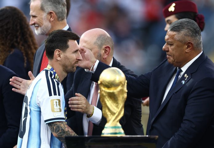 Los posteos de Chiqui Tapia tras la derrota de Argentina contra España en la final del Mundial 2026: los guiños a Scaloni y a Messi