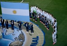 Qué futbolistas de la selección argentina viajan en el avión que aterrizará hoy en Ezeiza tras la final del Mundial