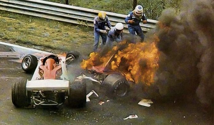 A 50 años del espeluznante accidente de Niki Lauda en la F1: quiénes fueron los héroes que le salvaron la vida