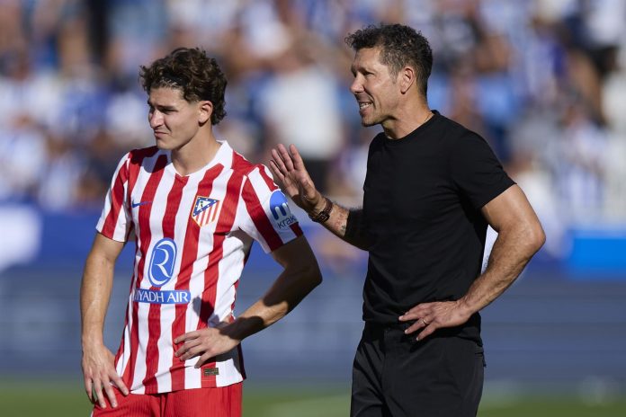 El contundente mensaje de Simeone a Julián Álvarez en medio de las tensiones por su deseo de irse del Atlético Madrid