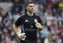 El DT del Aston Villa reveló la frase que le dijo Dibu Martínez en medio de las especulaciones sobre su futuro