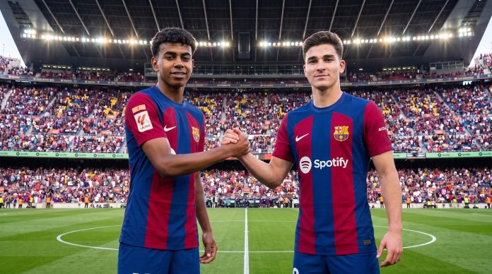 El gesto de Lamine Yamal con Julián Álvarez a la espera de la “oferta definitiva” del Barcelona para contratarlo