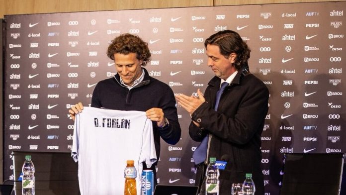 Forlán fue presentado como técnico de Uruguay: su respuesta a la comparación con Bielsa y el histórico al que le abrió la puerta