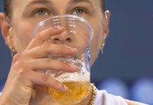 “¿Qué es eso?”: el misterio en torno a la extraña bebida que tomó una tenista en medio de un partido del Masters de Cincinnati