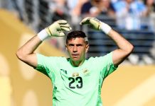 Dibu Martínez está nominado al Balón de Oro 2026 como uno de los mejores arqueros